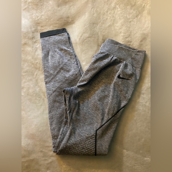 Nike Pro Grey and Black leggings - Size S - Picture 2 of 5